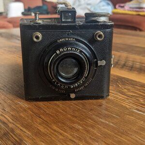 Vintage Kodak Brownie Camera (FOR PARTS)